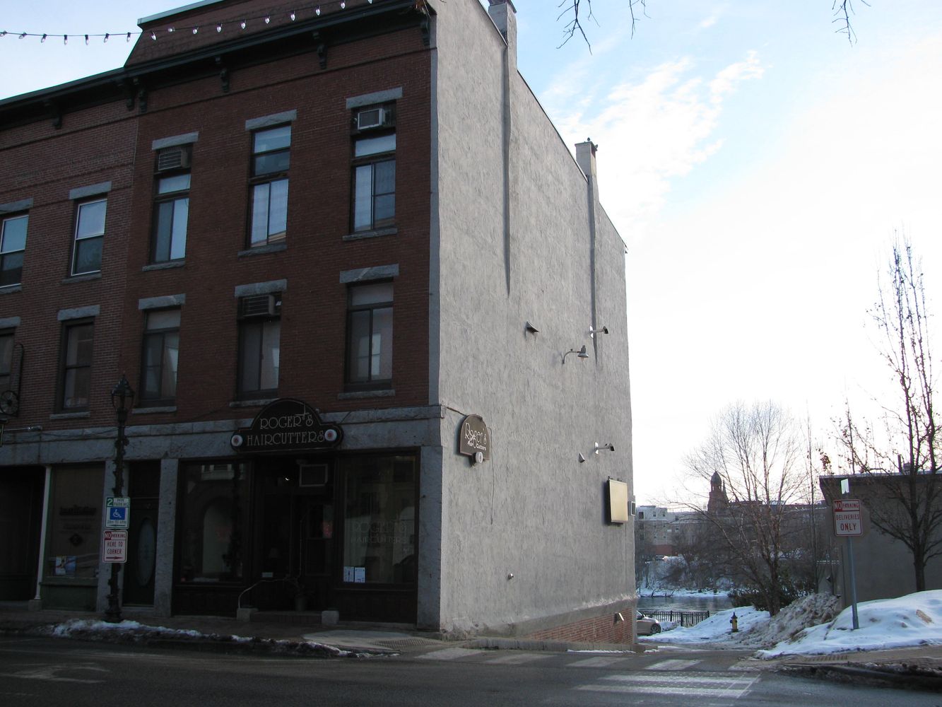 94 Main St, Auburn, ME 04210